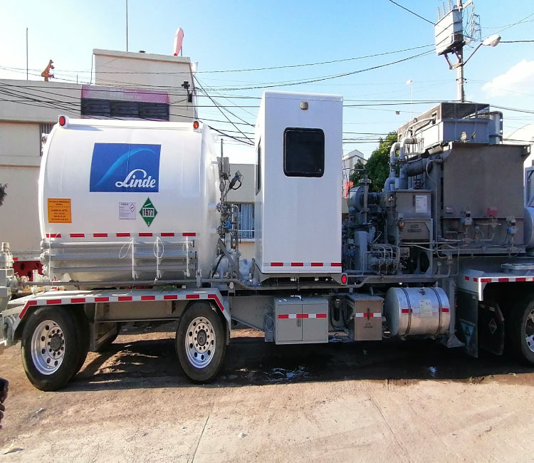 Suministro y aplicación de pintura para tráfico base agua con microesfera
