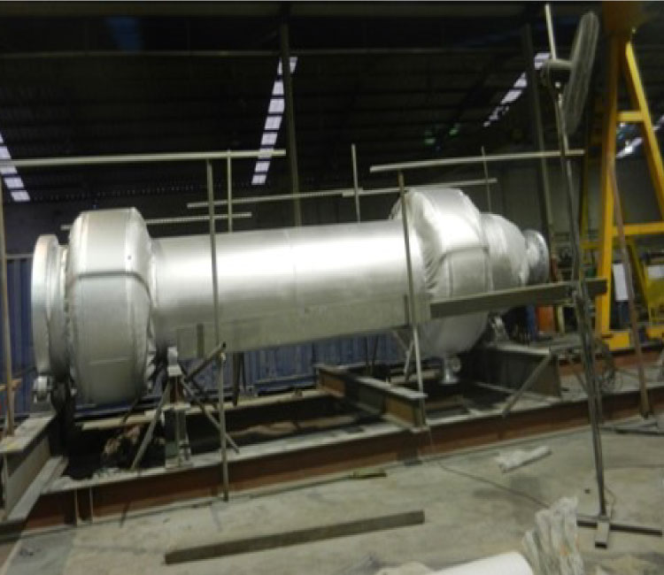Limpieza SSPC-SP5 por medio de sandblast y suministro y aplicación de recubrimiento primario inorgánico de zinc y aplicación de acabado alumi